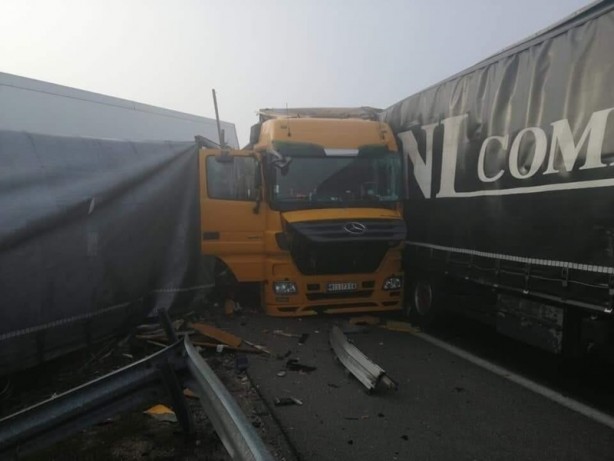 Foto - Bulgaristan'da 22 tır birbirine girdi