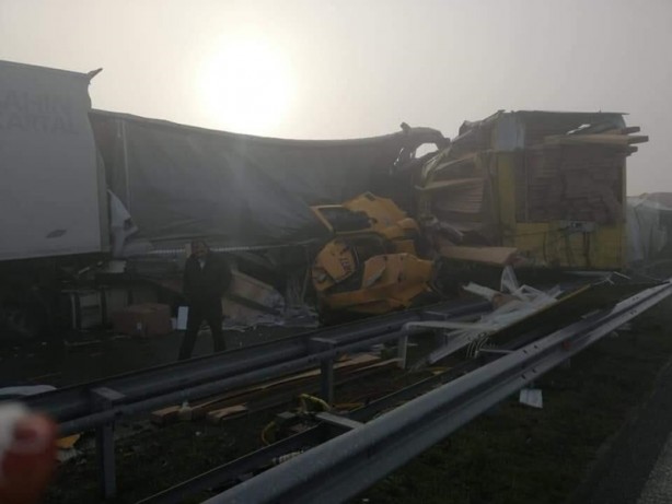 Foto - Bulgaristan'da 22 tır birbirine girdi