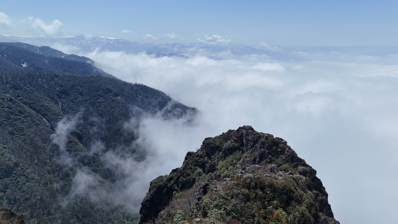 Foto - Bulut şehre çöktü, izleyenler bulutların üstüne çıktı