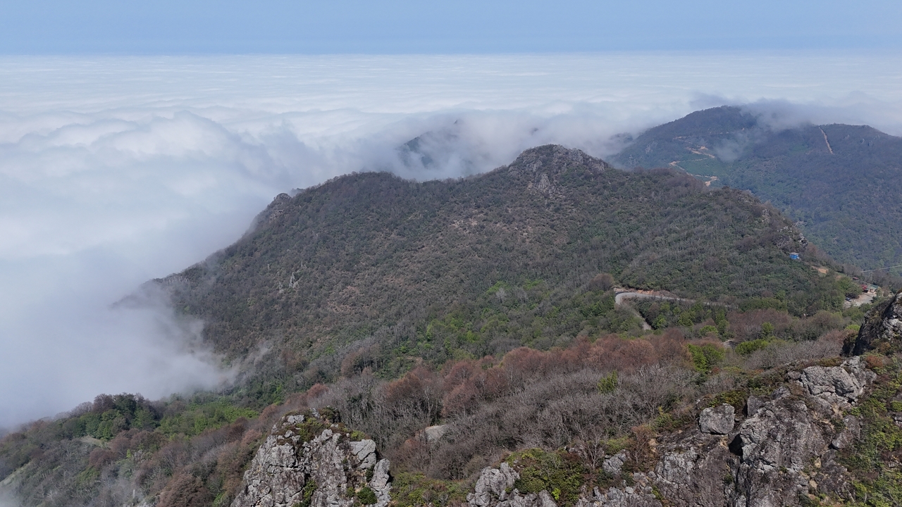Foto - Bulut şehre çöktü, izleyenler bulutların üstüne çıktı