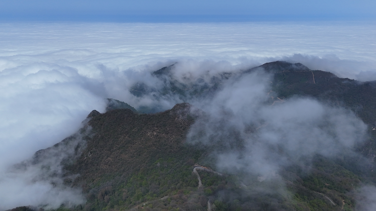 Foto - Bulut şehre çöktü, izleyenler bulutların üstüne çıktı