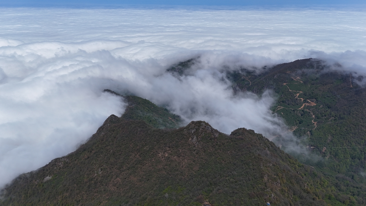 Foto - Bulut şehre çöktü, izleyenler bulutların üstüne çıktı