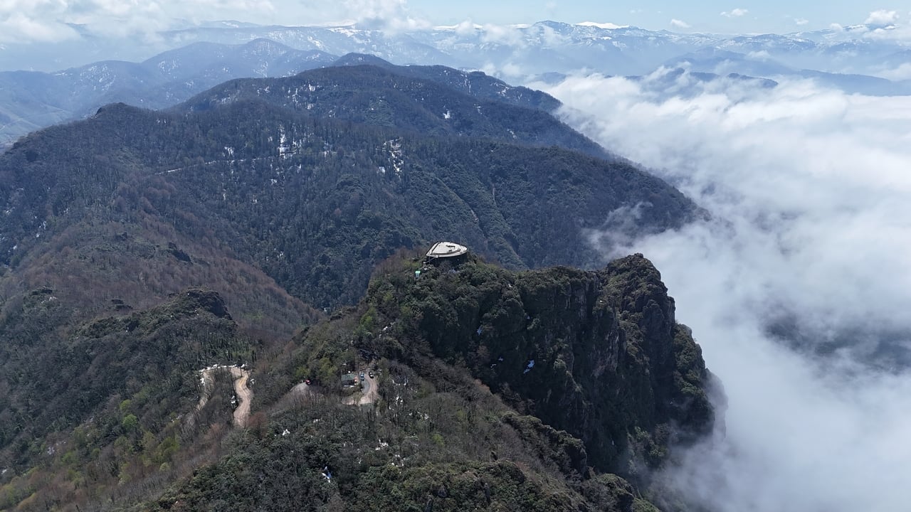 Foto - Bulut şehre çöktü, izleyenler bulutların üstüne çıktı
