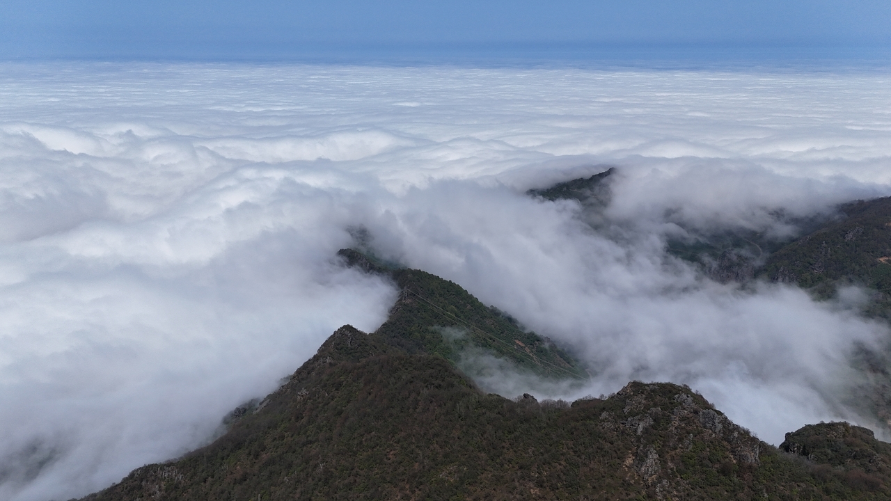 Foto - Bulut şehre çöktü, izleyenler bulutların üstüne çıktı