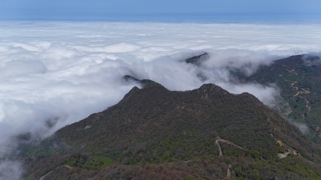 Foto - Bulut şehre çöktü, izleyenler bulutların üstüne çıktı