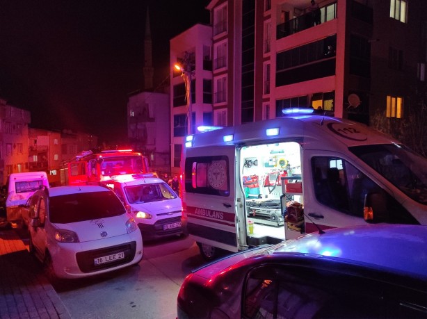 Foto - Bunalıma giren anne iki çocuğu ile intihara kalkıştı!