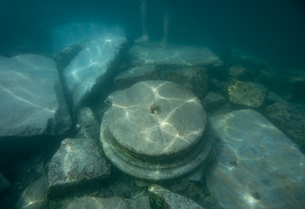 Foto - Bunaltıcı havaya rağmen 36 derecelik antik havuz boş kalmıyor