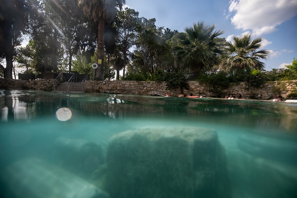 Foto - Bunaltıcı havaya rağmen 36 derecelik antik havuz boş kalmıyor
