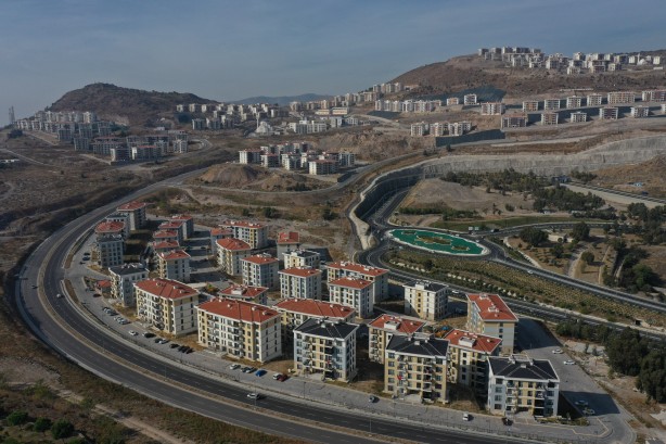 Foto - Bundan tam 3 yıl önce yaşanmıştı! İzmir yeniden inşa edildi! 3887 konut teslim edildi...