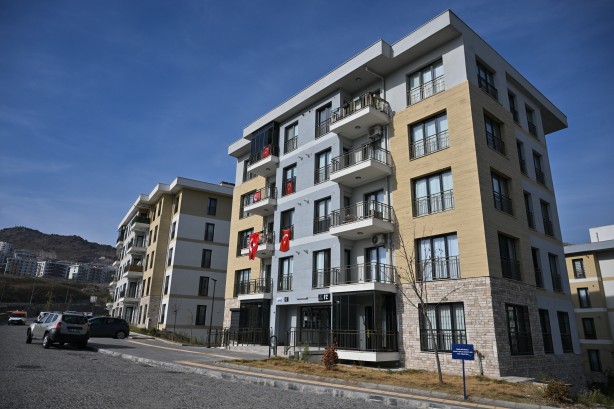 Foto - Bundan tam 3 yıl önce yaşanmıştı! İzmir yeniden inşa edildi! 3887 konut teslim edildi...