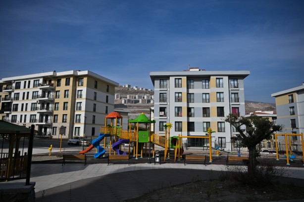 Foto - Bundan tam 3 yıl önce yaşanmıştı! İzmir yeniden inşa edildi! 3887 konut teslim edildi...