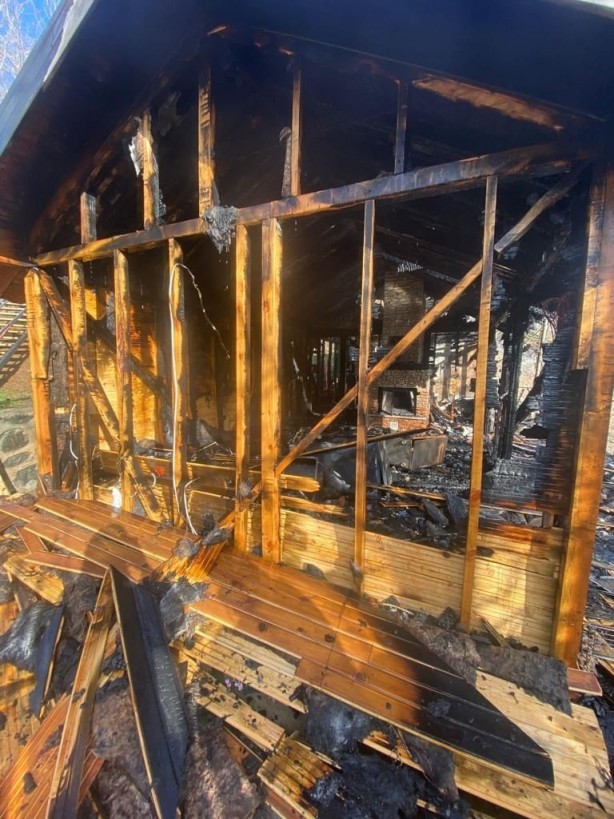 Foto - Bungalov ev alevlere teslim oldu! Çift kendini son anda kurtardı