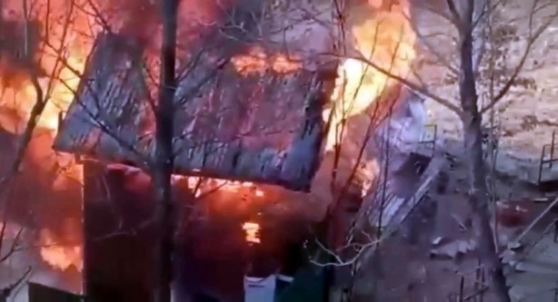 Foto - Bungalov ev alevlere teslim oldu! Çift kendini son anda kurtardı