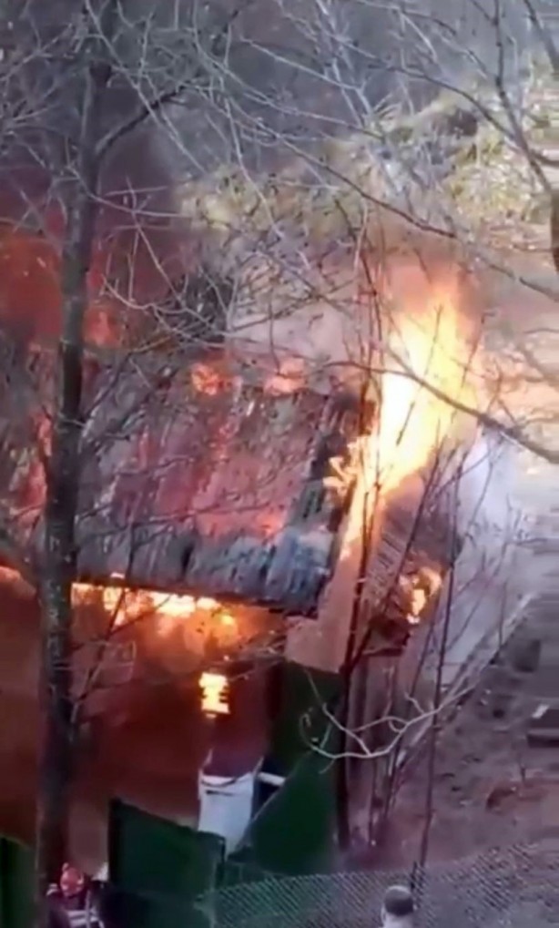 Foto - Bungalov ev alevlere teslim oldu! Çift kendini son anda kurtardı