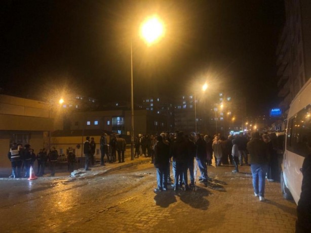 Foto - Bunlar insan olamaz! Taziyeden dönen aracı taradılar: Ölüler ve yaralılar var