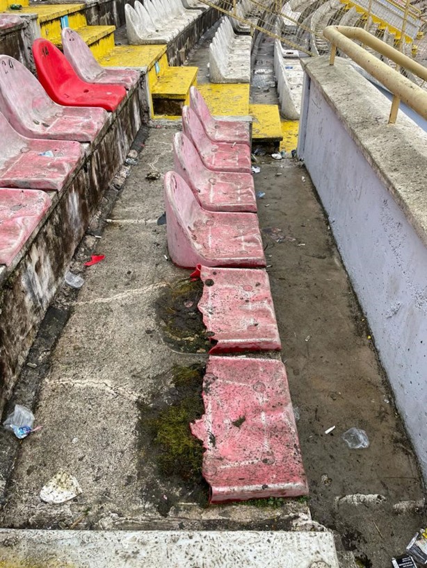 Foto - Bunlar nasıl taraftar? Cam, çerçeve, lavabo, musluk, kapı…