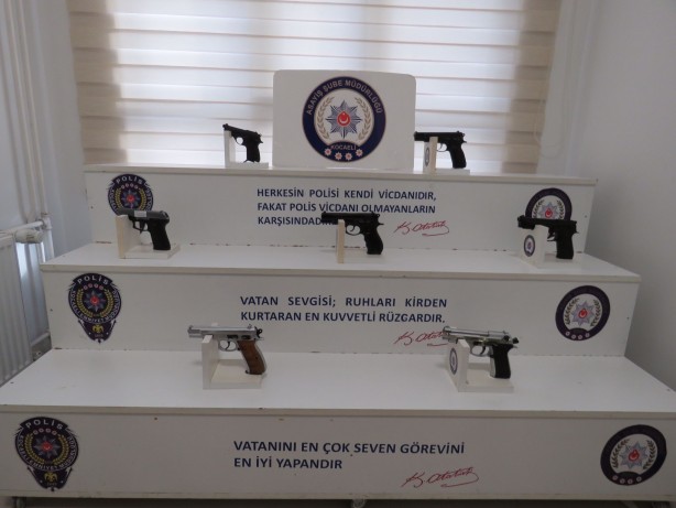 Foto - Bunlardan ne vatana ne millete hayır gelir! Polis enselerine çöktü