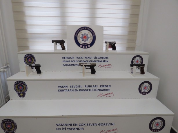 Bunlardan ne vatana ne millete hayır gelir! Polis enselerine çöktü