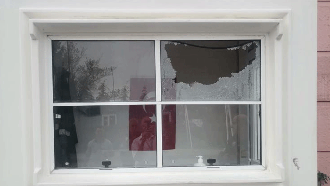 Foto - Bunları sokmayın hastanelere! Ambulansa alçak saldırı