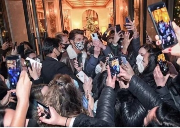 Foto - Bunu beklemiyordu... 'Ahlaksız' Can Yaman’a Avrupa ülkesinde büyük şok! "Kabul edilemez"