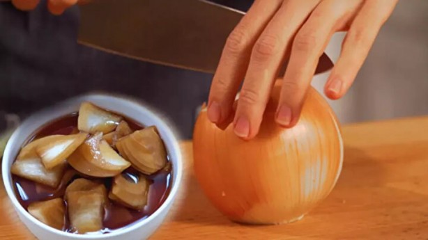 Foto - Bunu çok az kişi biliyor Soğan suyunu saçlara sürünce bakın ne oluyor