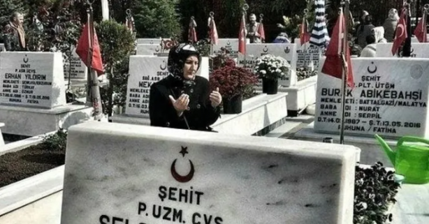 Bunu da gördük! Ekrem’in yeni reklam malzemesi Şehit 