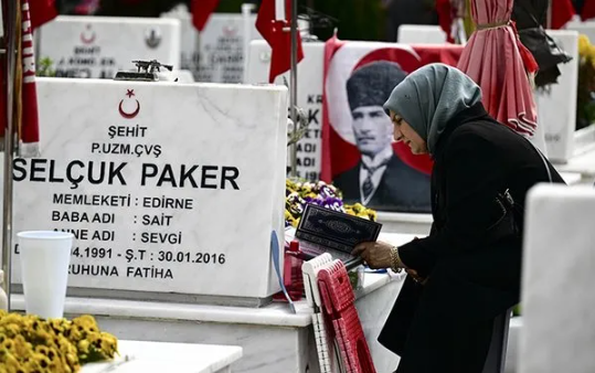 Foto - Bunu da gördük! Ekrem’in yeni reklam malzemesi Şehit 