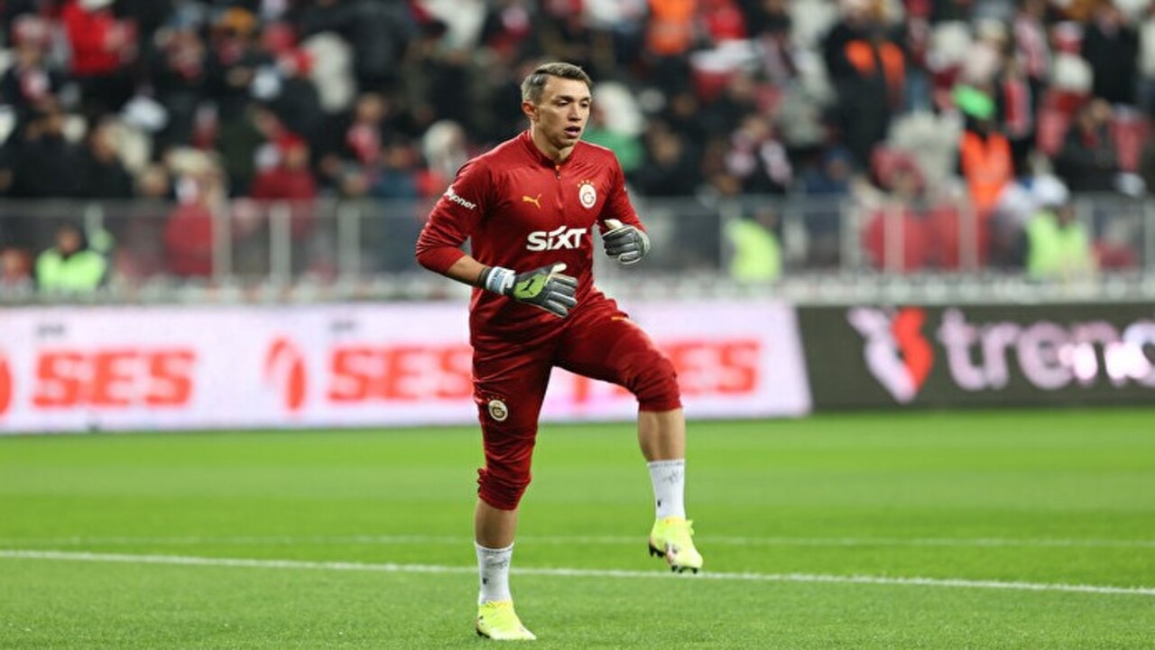 Foto - Bunu kimse beklemiyordu! Muslera'dan Galatasaray taraftarını şaşırtacak hareket