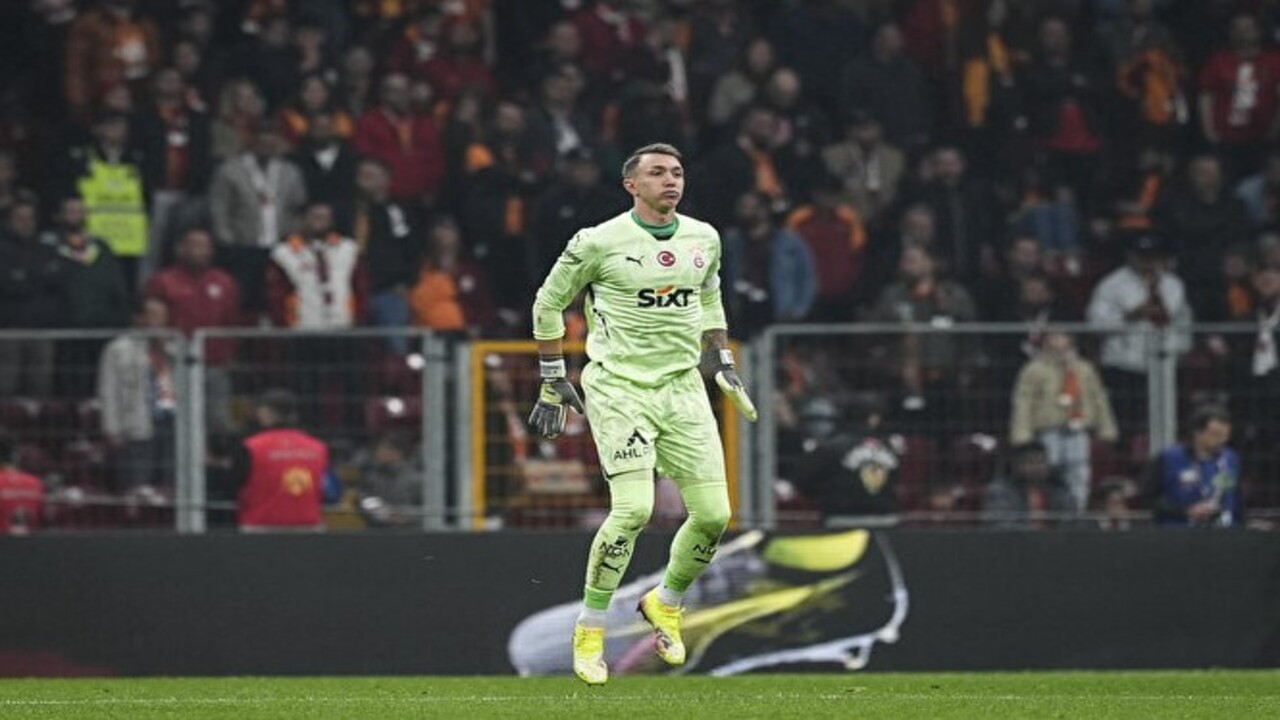 Foto - Bunu kimse beklemiyordu! Muslera'dan Galatasaray taraftarını şaşırtacak hareket