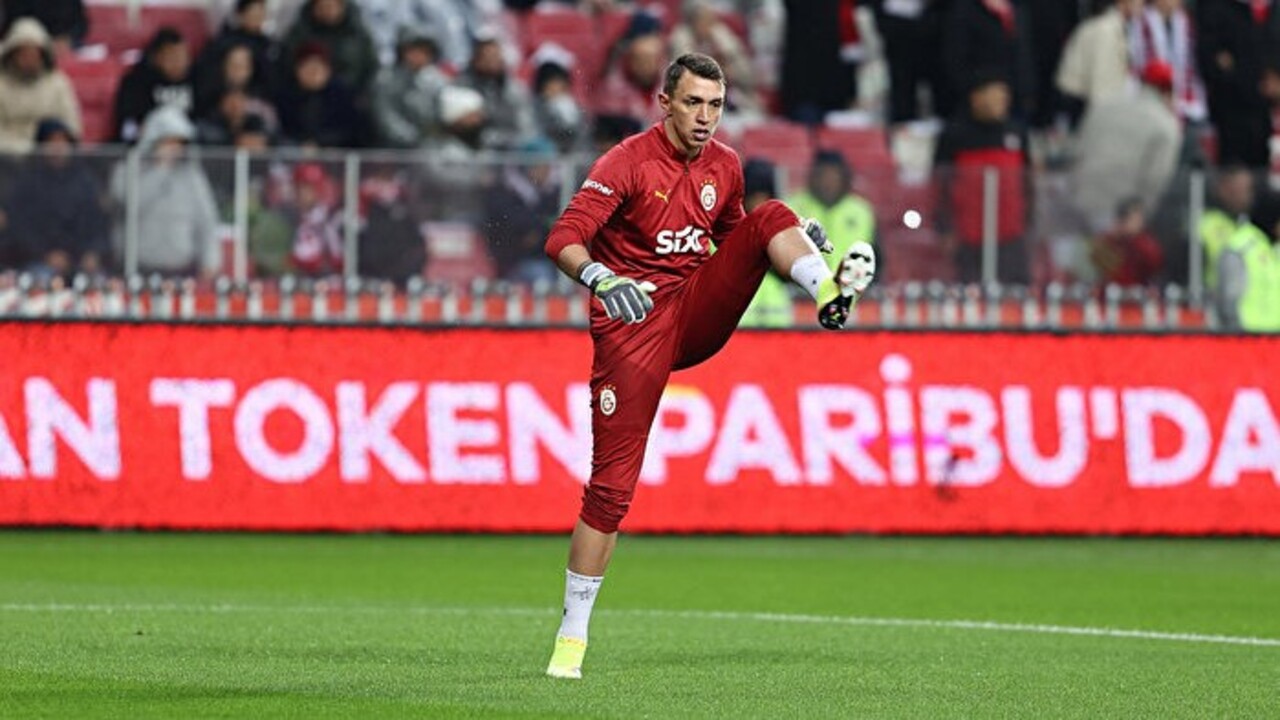 Foto - Bunu kimse beklemiyordu! Muslera'dan Galatasaray taraftarını şaşırtacak hareket