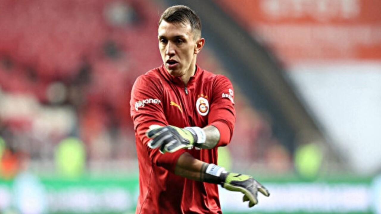 Bunu kimse beklemiyordu! Muslera'dan Galatasaray taraftarını şaşırtacak hareket