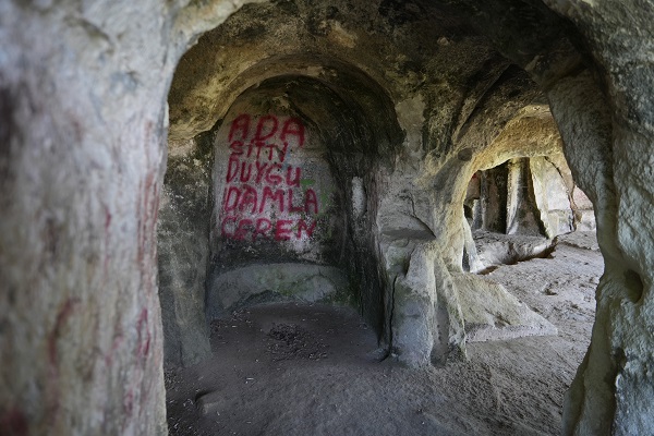 Foto - Bunu nasıl yapabildiler! Tarihi mağaraları bu hale getirdiler