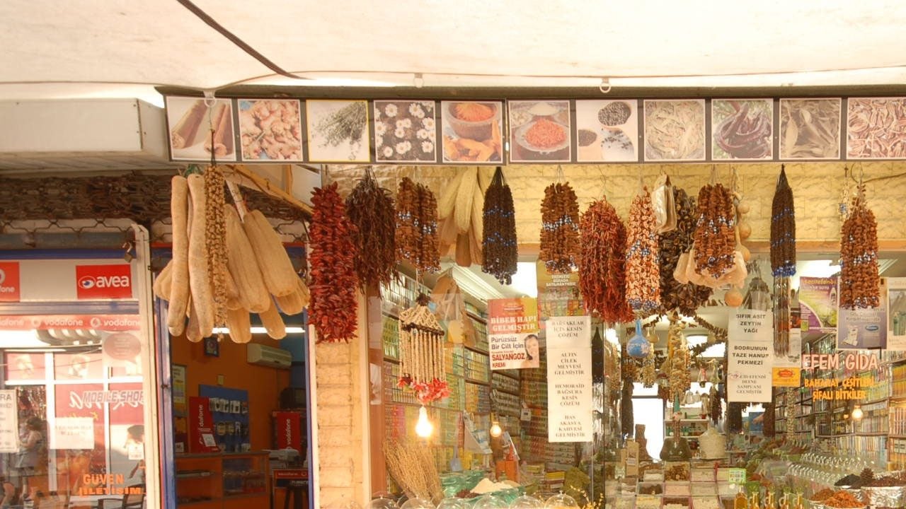 Foto - Bunu neden yaptı anlattı! Aktarcı, eski unutulan mesleği tavsiye ediyor: Tıp bilgini Sina’dan Isparta’ya uzanan meslek