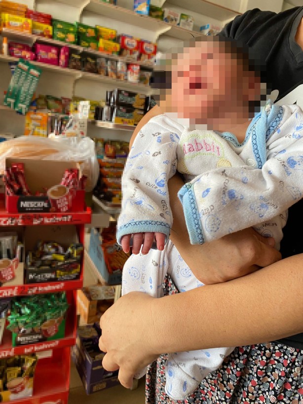 Bunu yapan insan olamaz! 10 günlük bebeği...