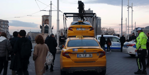 Bunu yapan taksiciler Taksim'de enselendi! Ceza yağmur oldu yağdı