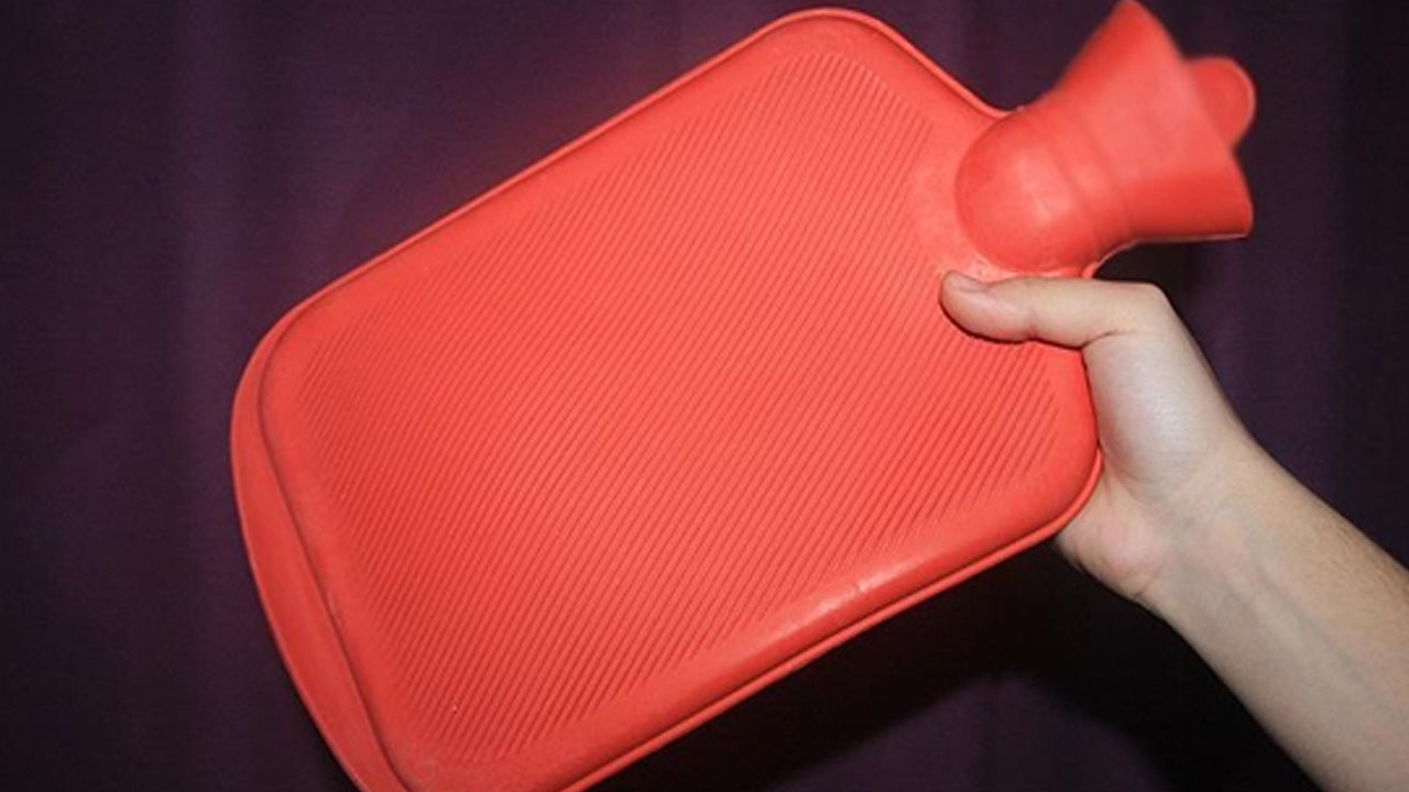 Foto - Bunu yaparsanız bomba gibi patlıyor! Kadın şokta: Geceleri uyurken kullananlar dikkat etsin! Duyan dur diyecek