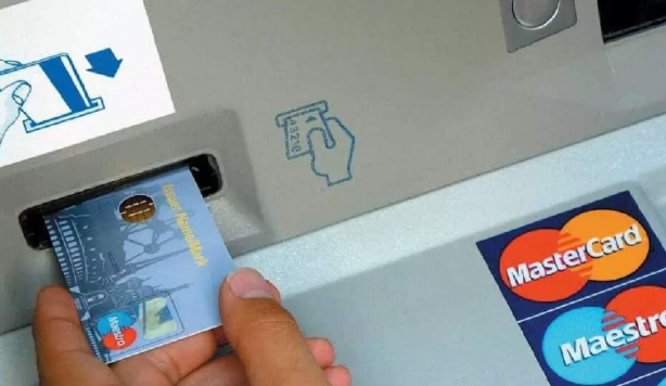 Foto - Bunu yapmayanlar yandı! ATM'ye kartını kaptıranlar dikkat
