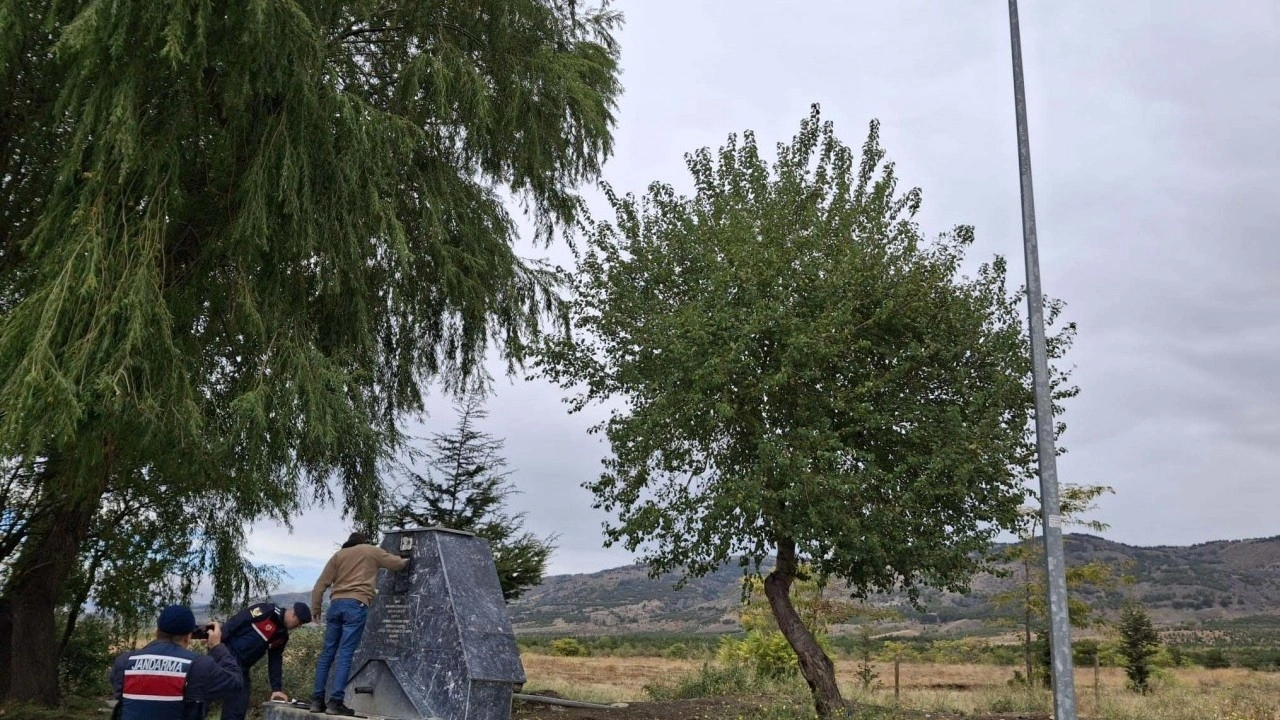 Foto - Bunu yapsa yapsa Rum tohumu yapar. Şehide saygısızlık!