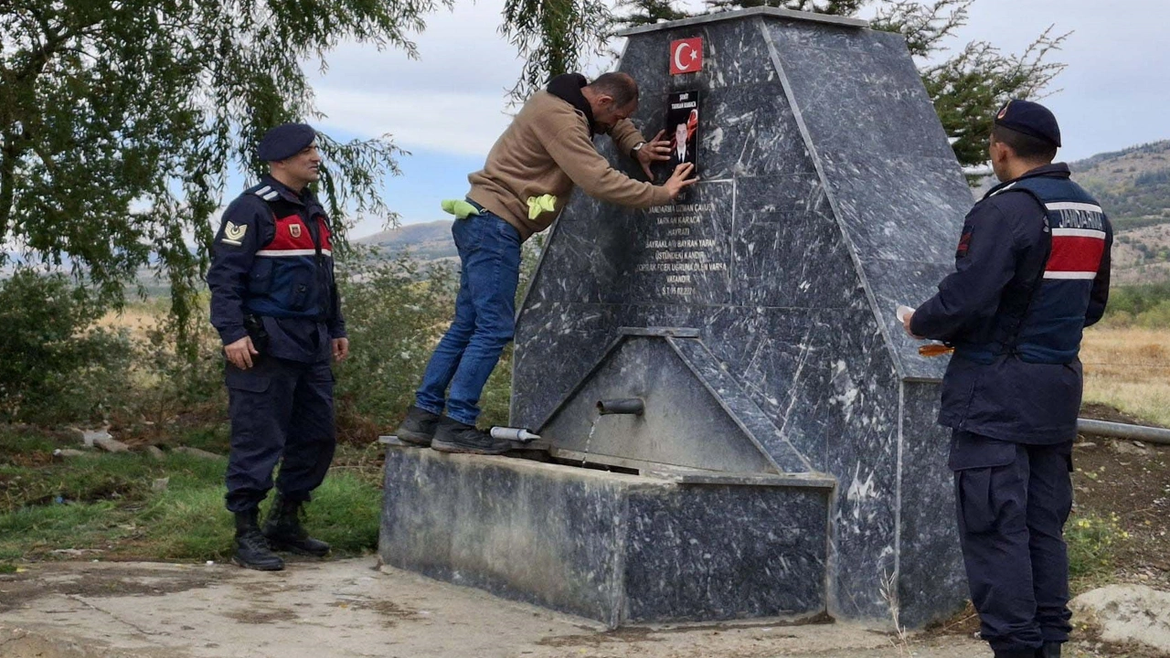 Bunu yapsa yapsa Rum tohumu yapar. Şehide saygısızlık!