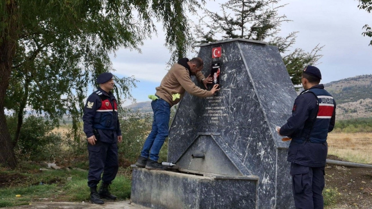 Foto - Bunu yapsa yapsa Rum tohumu yapar. Şehide saygısızlık!