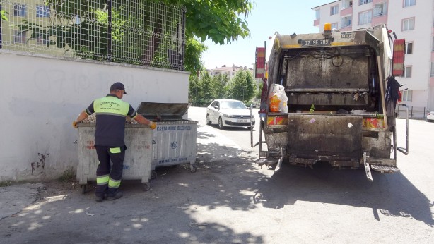 Foto - Bunun adı vicdansızlık, kilolarca sarımsak çöp konteynerine atıldı! Sebebi...