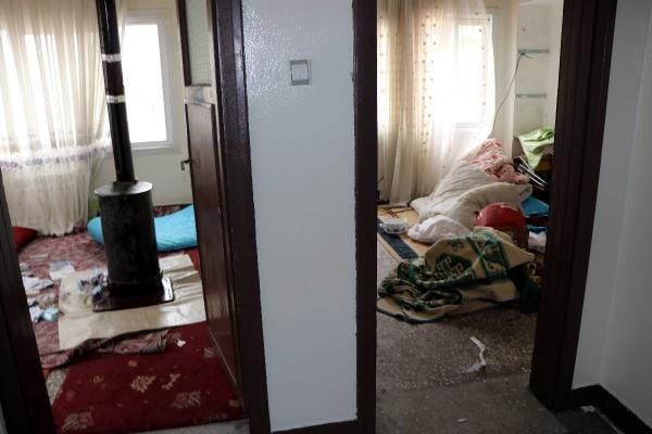 Foto - Bunun adı vahşet! Kızını duvara asıp döverek öldürdü