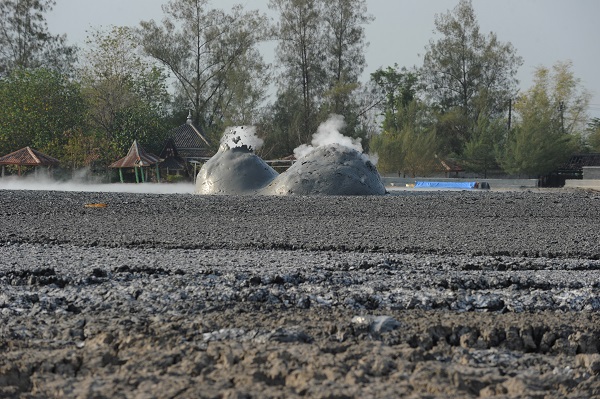 Foto - Burada 2 dakikada bir patlama oluyor!