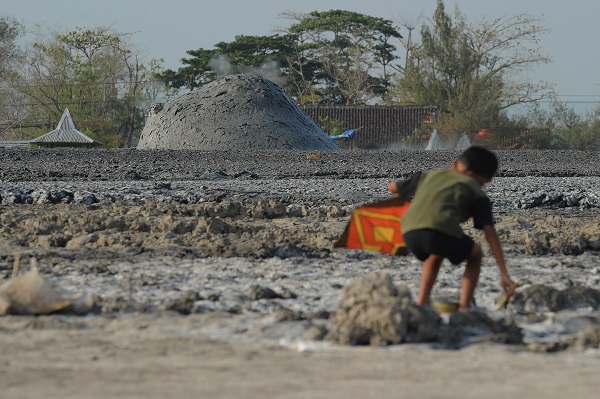 Foto - Burada 2 dakikada bir patlama oluyor!