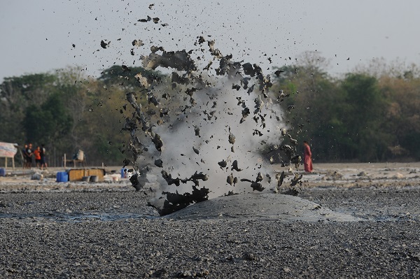 Foto - Burada 2 dakikada bir patlama oluyor!