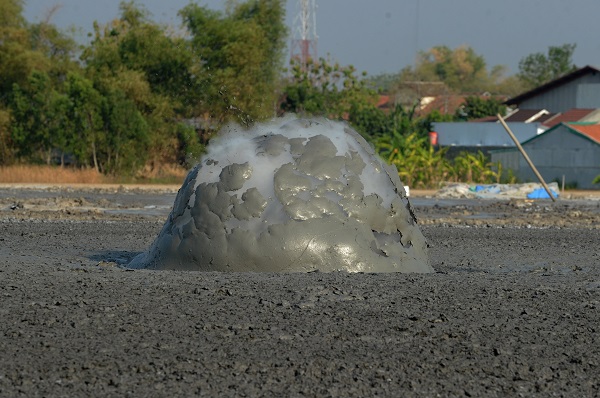 Foto - Burada 2 dakikada bir patlama oluyor!