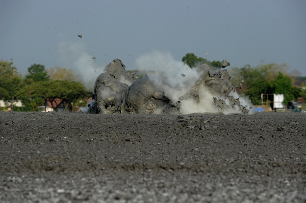 Foto - Burada 2 dakikada bir patlama oluyor!