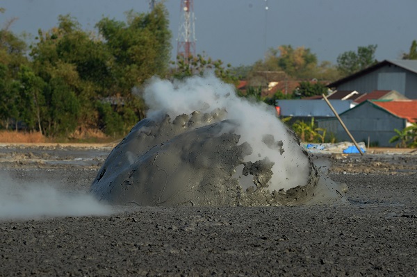 Foto - Burada 2 dakikada bir patlama oluyor!