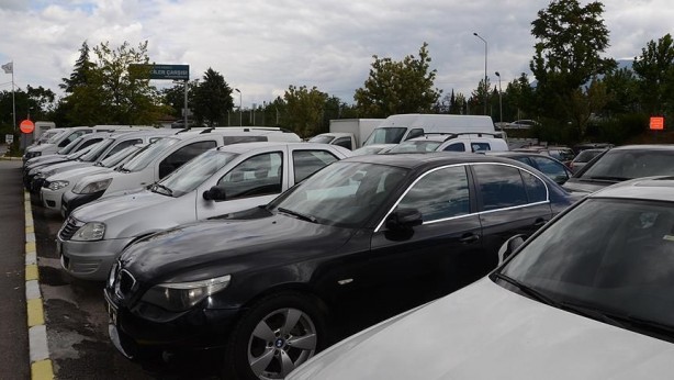 Foto - Burada otomobiller yarı fiyatına satılıyor: 30 bin liraya da var 300 bin liraya da!