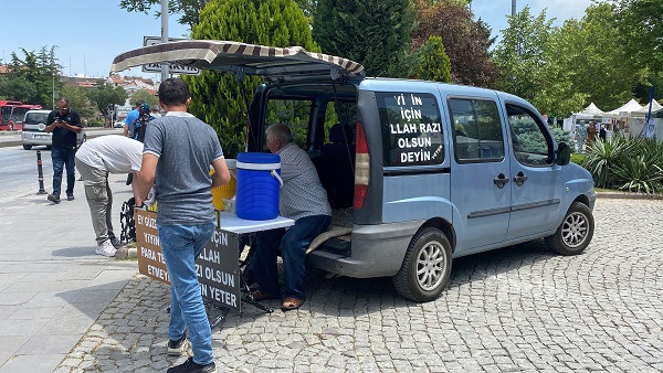 Foto - Burada para değil dua geçiyor! Emekli adamdan takdir toplayan davranış